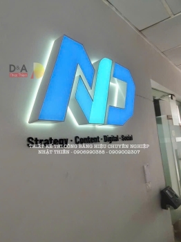 Logo công ty mica có đèn